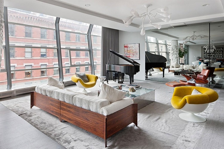 "Located in Soho, Tribeca and the Hudson River Park, this exclusive design apartment features a wall of sculptured glass that fills the space with Western light all day long. "