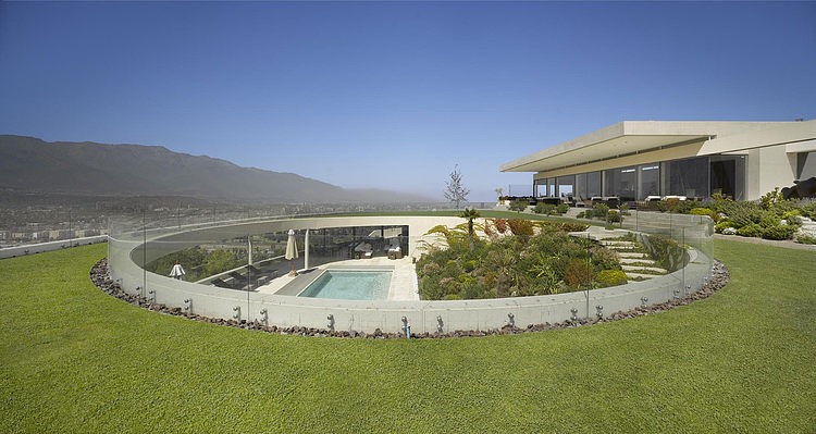 House in Vitacura by Izquierdo Lehmann