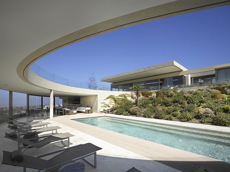 House in Vitacura by Izquierdo Lehmann