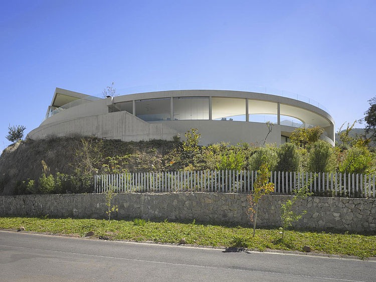 House in Vitacura by Izquierdo Lehmann