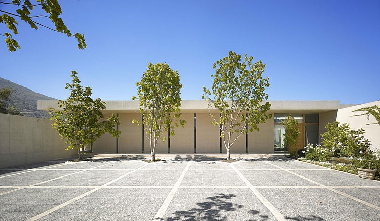 House in Vitacura by Izquierdo Lehmann