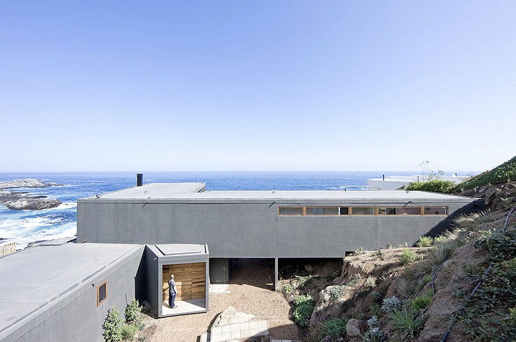 Beach House by LAND Arquitectos