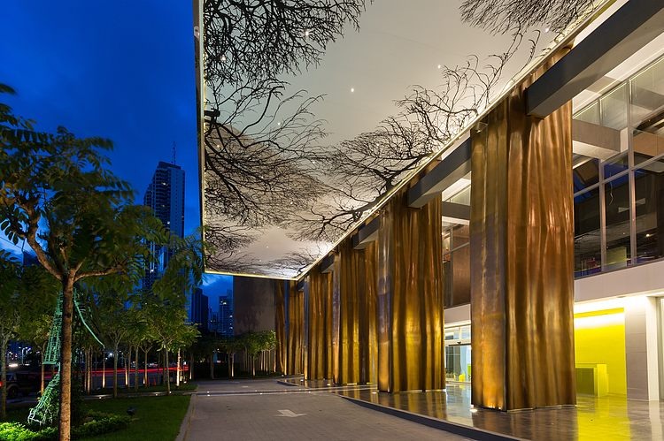 Yoo Panama by Philippe Starck