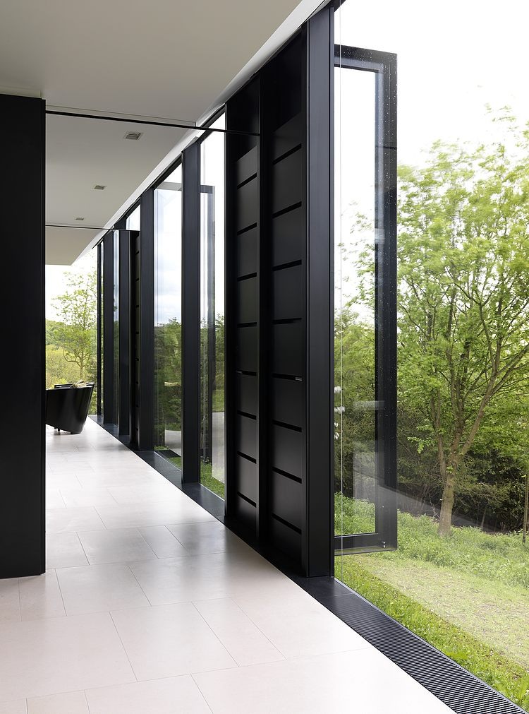 Chilterns Villa by Lazzarini Pickering Architetti