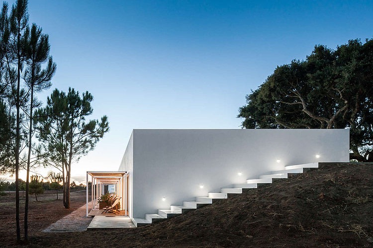 Pé no Monte by [i]da Arquitectos