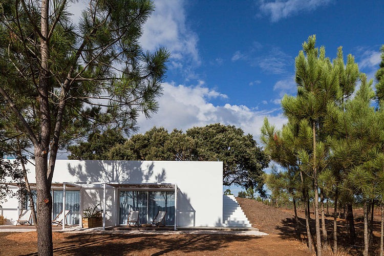 Pé no Monte by [i]da Arquitectos