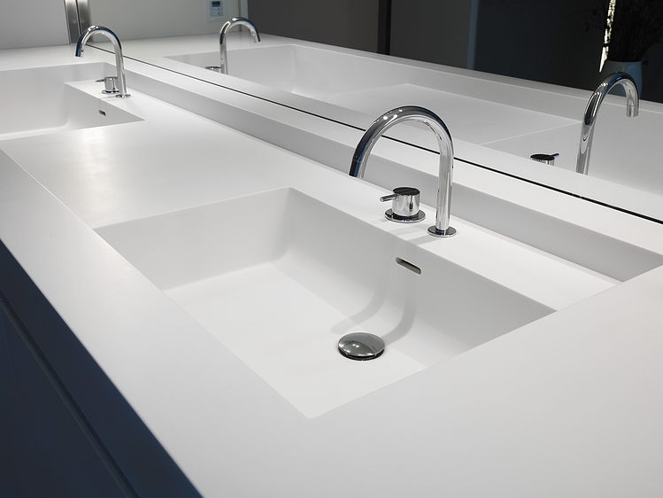 HS Residence by Cubyc Architects