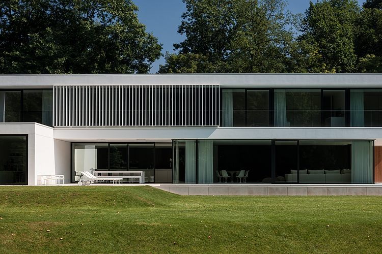 HS Residence by Cubyc Architects